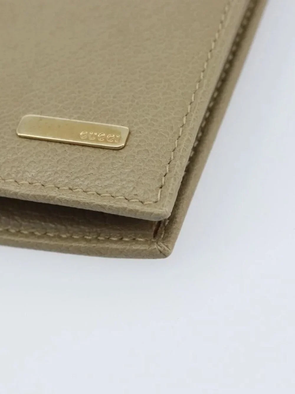 Gucci brand	gucci color	beige